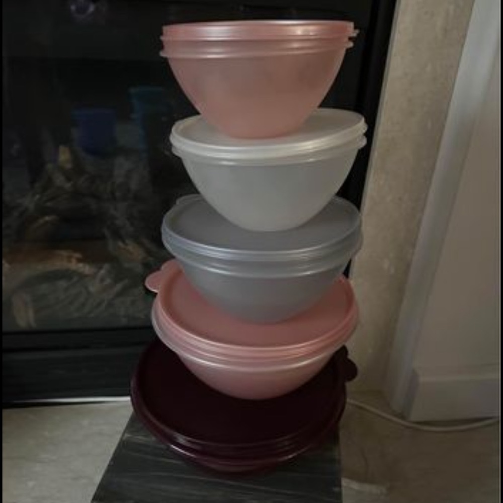 Tupperware wonderlier bowl set.